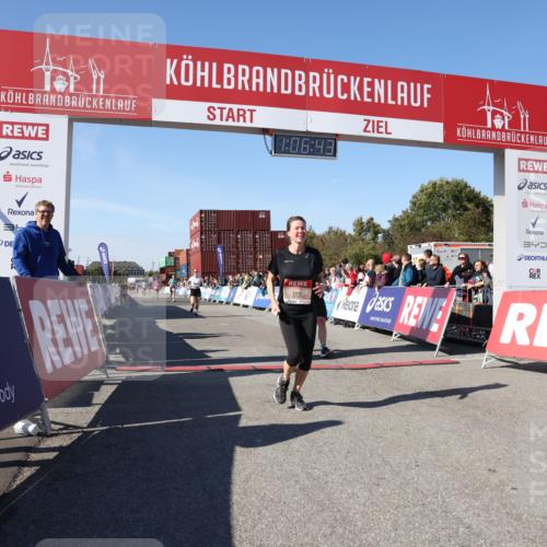03.10.2025 - Köhlbrandbrückenlauf Lena Gebhardt http://msf.ph/oto/9053229 03.10.2025 13:06:43 Ziel 4026, 4151, 4312, 4405, 5798, 5971, 6056, 6061, 6089, 6256, 6721 meine-sportfotos.de