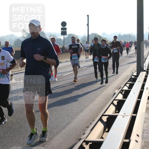 03.10.2025 - Köhlbrandbrückenlauf Lena Gebhardt http://msf.ph/oto/9053230 03.10.2025 09:15:44 Position 1 24, 1112 meine-sportfotos.de