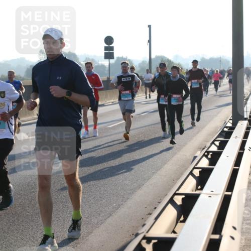 03.10.2025 - Köhlbrandbrückenlauf Lena Gebhardt http://msf.ph/oto/9053238 03.10.2025 09:15:44 Position 1 24, 1112 meine-sportfotos.de