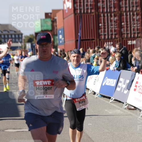 03.10.2025 - Köhlbrandbrückenlauf Jannik Wohlers http://msf.ph/oto/9053241 03.10.2025 13:09:24 Ziel 4129, 4134, 4212, 4334, 4681, 5061, 5352, 5740, 6037, 6062, 6349, 6661, 6743 meine-sportfotos.de