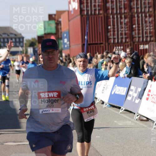 03.10.2025 - Köhlbrandbrückenlauf Jannik Wohlers http://msf.ph/oto/9053247 03.10.2025 13:09:24 Ziel 4129, 4134, 4212, 4334, 4681, 5061, 5352, 5740, 6037, 6062, 6349, 6661, 6743 meine-sportfotos.de