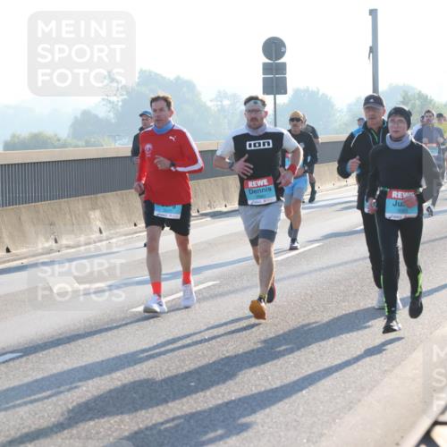 03.10.2025 - Köhlbrandbrückenlauf Lena Gebhardt http://msf.ph/oto/9053255 03.10.2025 09:15:45 Position 1 3525 meine-sportfotos.de