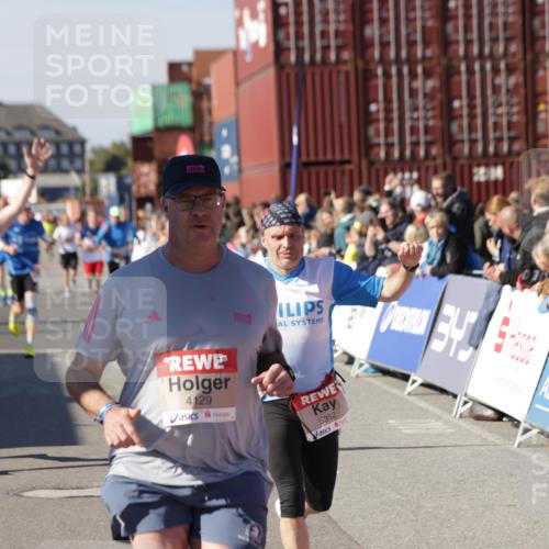 03.10.2025 - Köhlbrandbrückenlauf Jannik Wohlers http://msf.ph/oto/9053257 03.10.2025 13:09:25 Ziel 4129, 4134, 4212, 4334, 4681, 5061, 5352, 6037, 6062, 6349, 6481, 6661, 6667, 6743 meine-sportfotos.de