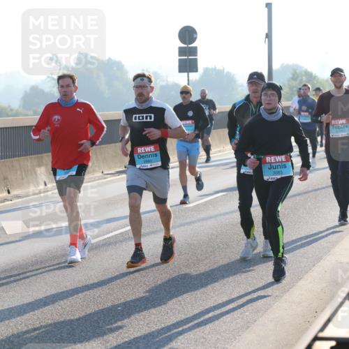 03.10.2025 - Köhlbrandbrückenlauf Lena Gebhardt http://msf.ph/oto/9053268 03.10.2025 09:15:45 Position 1 2880, 3083 meine-sportfotos.de