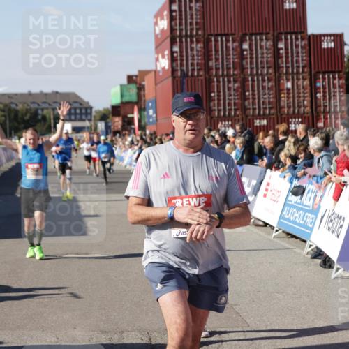 03.10.2025 - Köhlbrandbrückenlauf Jannik Wohlers http://msf.ph/oto/9053270 03.10.2025 13:09:25 Ziel 4129, 4134, 4212, 4334, 4681, 5061, 5352, 6037, 6062, 6349, 6481, 6661, 6667, 6743 meine-sportfotos.de