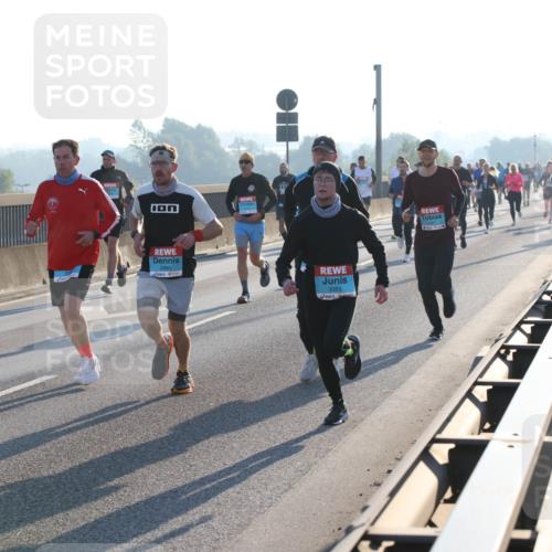 03.10.2025 - Köhlbrandbrückenlauf Lena Gebhardt http://msf.ph/oto/9053289 03.10.2025 09:15:46 Position 1 2880, 3083 meine-sportfotos.de