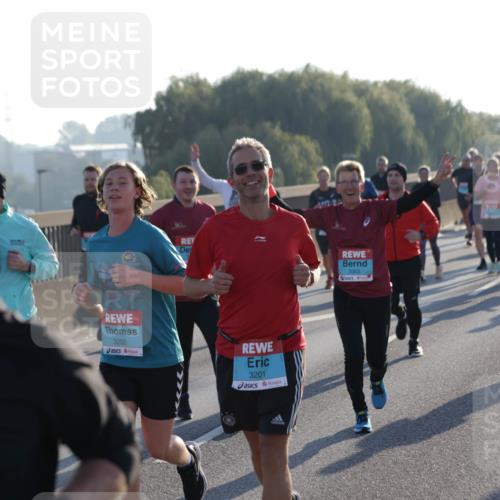 03.10.2025 - Köhlbrandbrückenlauf Jannik Wohlers http://msf.ph/oto/9053302 03.10.2025 09:19:52 Position 3 3200, 3201, 3003 meine-sportfotos.de