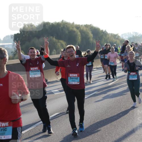 03.10.2025 - Köhlbrandbrückenlauf Jannik Wohlers http://msf.ph/oto/9053318 03.10.2025 09:19:52 Position 3 3004, 3201, 3003, 2678 meine-sportfotos.de