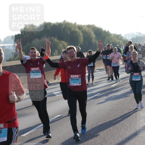 03.10.2025 - Köhlbrandbrückenlauf Jannik Wohlers http://msf.ph/oto/9053323 03.10.2025 09:19:52 Position 3 3201, 3004, 3003 meine-sportfotos.de