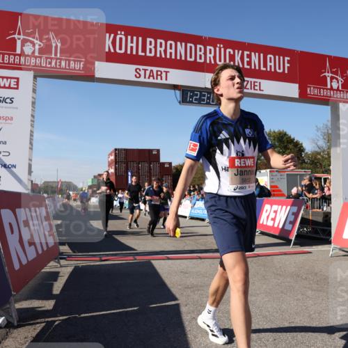 03.10.2025 - Köhlbrandbrückenlauf Lena Gebhardt http://msf.ph/oto/9053327 03.10.2025 13:23:04 Ziel 4350, 4904, 4905, 4964, 4987, 5046, 5189, 5573, 5712, 5716, 5812, 6027, 6070, 6071 meine-sportfotos.de