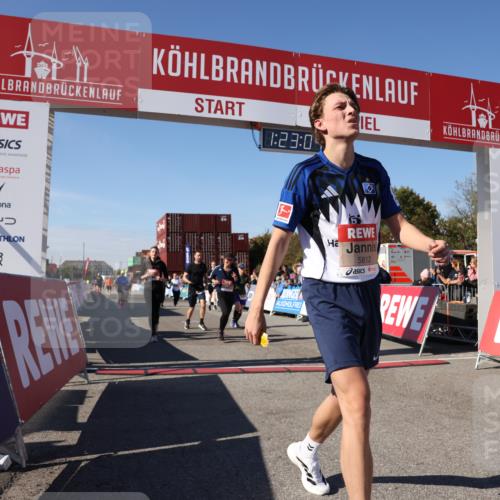 03.10.2025 - Köhlbrandbrückenlauf Lena Gebhardt http://msf.ph/oto/9053332 03.10.2025 13:23:04 Ziel 4350, 4904, 4905, 4964, 4987, 5046, 5189, 5573, 5712, 5716, 5812, 6027, 6070, 6071 meine-sportfotos.de