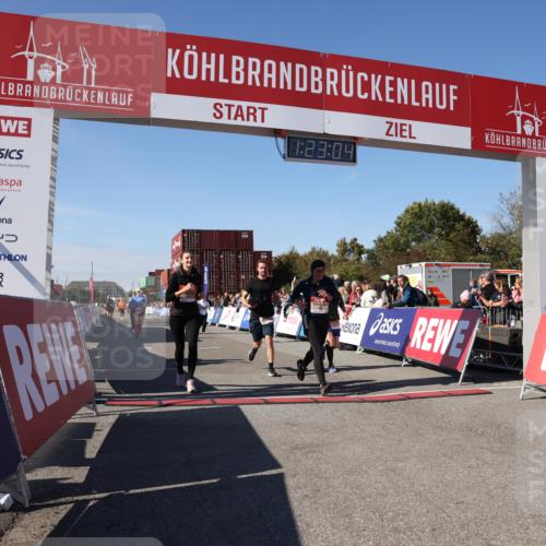03.10.2025 - Köhlbrandbrückenlauf Lena Gebhardt http://msf.ph/oto/9053345 03.10.2025 13:23:05 Ziel 4350, 4904, 4905, 4964, 4987, 5046, 5189, 5573, 5712, 5716, 5812, 6027, 6070, 6071 meine-sportfotos.de