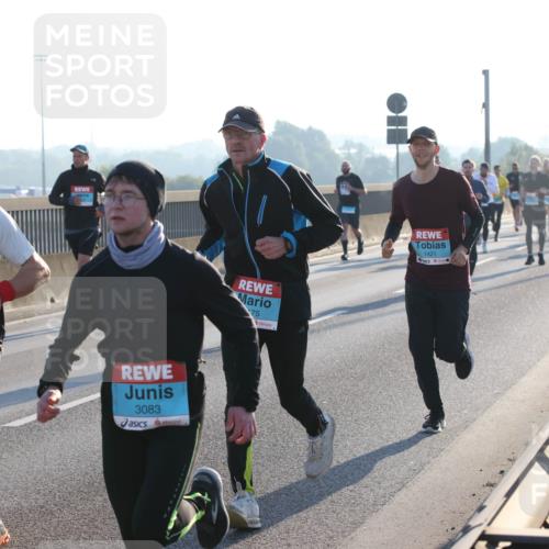 03.10.2025 - Köhlbrandbrückenlauf Lena Gebhardt http://msf.ph/oto/9053348 03.10.2025 09:15:47 Position 1 75, 2880, 3083, 1421 meine-sportfotos.de