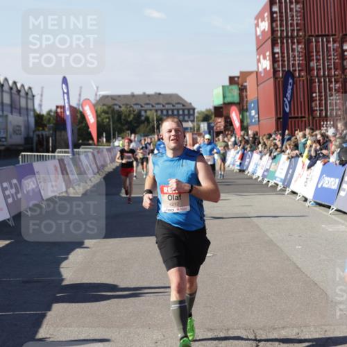03.10.2025 - Köhlbrandbrückenlauf Jannik Wohlers http://msf.ph/oto/9053350 03.10.2025 13:09:27 Ziel 4129, 4134, 4212, 4298, 4681, 5061, 5352, 6062, 6349, 6481, 6661, 6667, 6743 meine-sportfotos.de