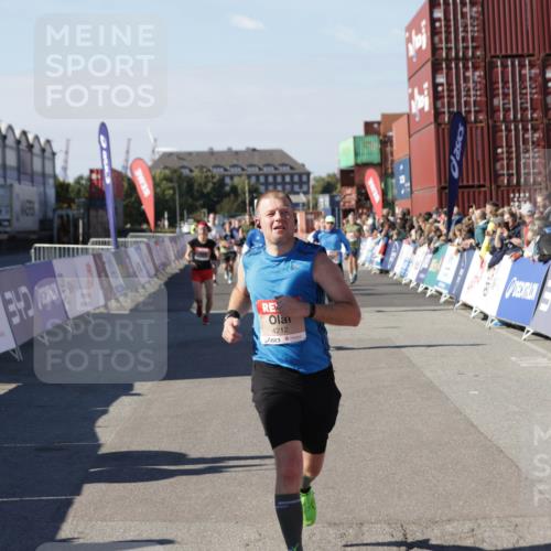 03.10.2025 - Köhlbrandbrückenlauf Jannik Wohlers http://msf.ph/oto/9053353 03.10.2025 13:09:27 Ziel 4129, 4134, 4212, 4298, 4681, 5061, 5352, 6062, 6349, 6481, 6661, 6667, 6743 meine-sportfotos.de