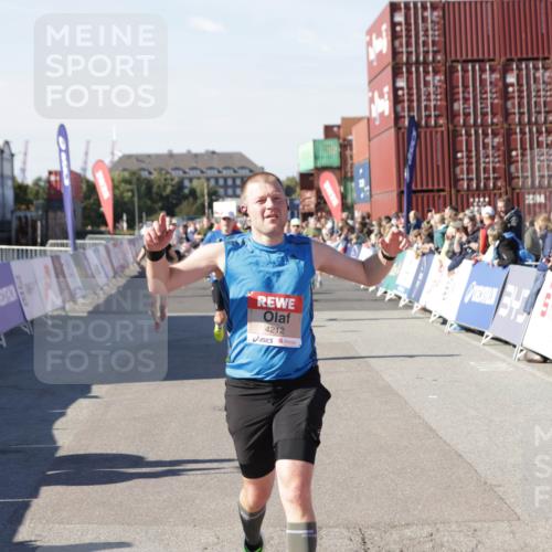 03.10.2025 - Köhlbrandbrückenlauf Jannik Wohlers http://msf.ph/oto/9053357 03.10.2025 13:09:27 Ziel 4129, 4134, 4212, 4298, 4681, 5061, 5352, 6062, 6349, 6481, 6661, 6667, 6743 meine-sportfotos.de