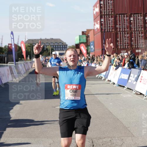 03.10.2025 - Köhlbrandbrückenlauf Jannik Wohlers http://msf.ph/oto/9053370 03.10.2025 13:09:28 Ziel 4129, 4134, 4212, 4298, 4681, 5061, 5352, 5813, 6062, 6349, 6481, 6661, 6667, 6743 meine-sportfotos.de