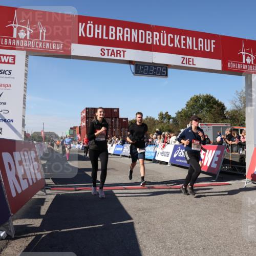 03.10.2025 - Köhlbrandbrückenlauf Lena Gebhardt http://msf.ph/oto/9053374 03.10.2025 13:23:06 Ziel 4350, 4904, 4905, 4964, 4987, 5076, 5189, 5573, 5712, 5716, 5812, 6027, 6070, 6071 meine-sportfotos.de