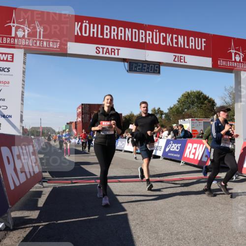 03.10.2025 - Köhlbrandbrückenlauf Lena Gebhardt http://msf.ph/oto/9053385 03.10.2025 13:23:06 Ziel 4350, 4904, 4905, 4964, 4987, 5076, 5189, 5573, 5712, 5716, 5812, 6027, 6070, 6071 meine-sportfotos.de