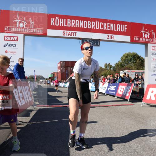 03.10.2025 - Köhlbrandbrückenlauf Lena Gebhardt http://msf.ph/oto/9053389 03.10.2025 13:06:51 Ziel 5963, 5971, 6056, 6089, 6721, 6745 meine-sportfotos.de