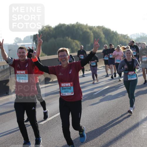 03.10.2025 - Köhlbrandbrückenlauf Jannik Wohlers http://msf.ph/oto/9053395 03.10.2025 09:19:53 Position 3 3004, 7, 3003 meine-sportfotos.de
