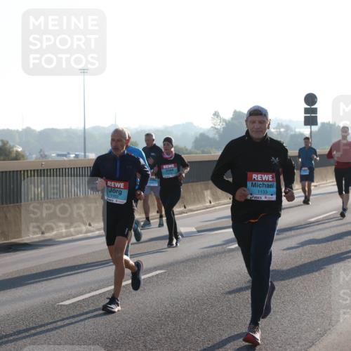 03.10.2025 - Köhlbrandbrückenlauf Lena Gebhardt http://msf.ph/oto/9053396 03.10.2025 09:16:03 Position 1 1102, 1133 meine-sportfotos.de