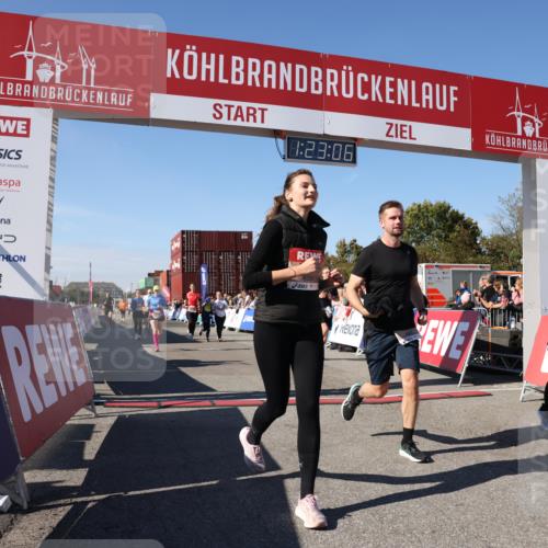 03.10.2025 - Köhlbrandbrückenlauf Lena Gebhardt http://msf.ph/oto/9053403 03.10.2025 13:23:06 Ziel 4350, 4904, 4905, 4964, 4987, 5076, 5189, 5573, 5712, 5716, 5812, 6027, 6070, 6071 meine-sportfotos.de