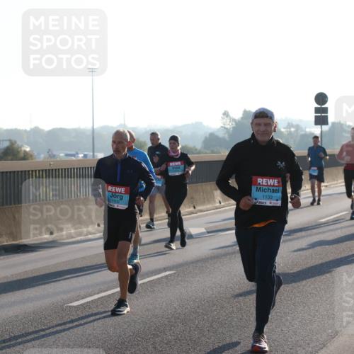 03.10.2025 - Köhlbrandbrückenlauf Lena Gebhardt http://msf.ph/oto/9053404 03.10.2025 09:16:03 Position 1 1102, 1133 meine-sportfotos.de