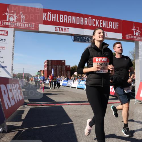 03.10.2025 - Köhlbrandbrückenlauf Lena Gebhardt http://msf.ph/oto/9053410 03.10.2025 13:23:07 Ziel 4339, 4350, 4553, 4904, 4905, 4964, 4987, 5076, 5189, 5573, 5712, 5716, 5812, 6027, 6070, 6071 meine-sportfotos.de