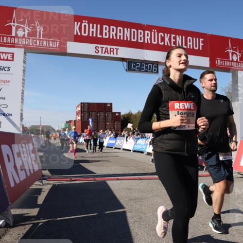 03.10.2025 - Köhlbrandbrückenlauf Lena Gebhardt http://msf.ph/oto/9053423 03.10.2025 13:23:07 Ziel 4339, 4350, 4553, 4904, 4905, 4964, 4987, 5076, 5189, 5573, 5712, 5716, 5812, 6027, 6070, 6071 meine-sportfotos.de
