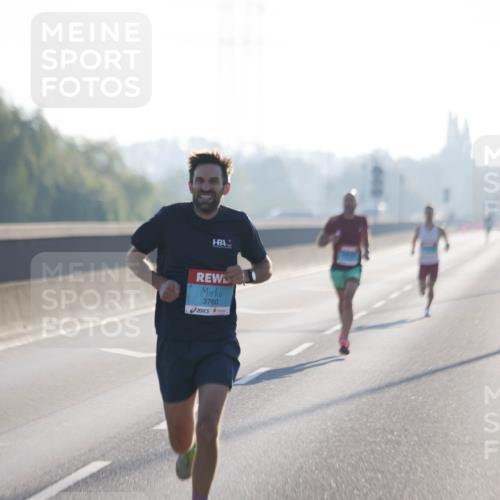 03.10.2025 - Köhlbrandbrückenlauf Jannik Wohlers http://msf.ph/oto/9053432 03.10.2025 09:10:50 Position 3 3760 meine-sportfotos.de