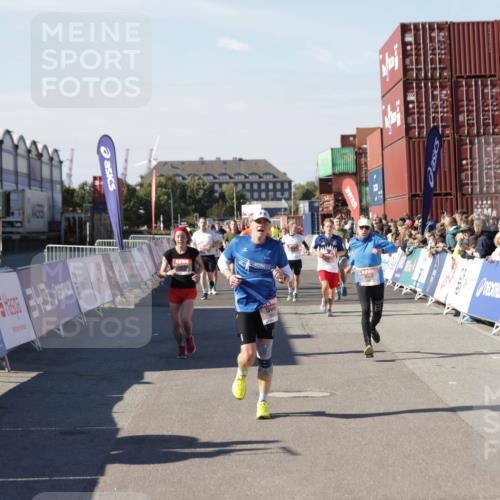 03.10.2025 - Köhlbrandbrückenlauf Jannik Wohlers http://msf.ph/oto/9053433 03.10.2025 13:09:29 Ziel 4129, 4134, 4212, 4298, 4358, 4365, 4681, 5061, 5352, 5803, 5813, 6062, 6349, 6438, 6481, 6661, 6667, 6743 meine-sportfotos.de