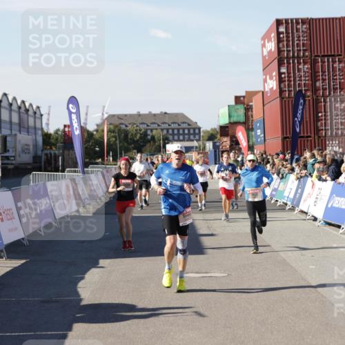 03.10.2025 - Köhlbrandbrückenlauf Jannik Wohlers http://msf.ph/oto/9053439 03.10.2025 13:09:30 Ziel 4129, 4134, 4212, 4298, 4358, 4365, 4681, 5061, 5352, 5803, 5813, 5907, 6379, 6438, 6481, 6661, 6667, 6743 meine-sportfotos.de