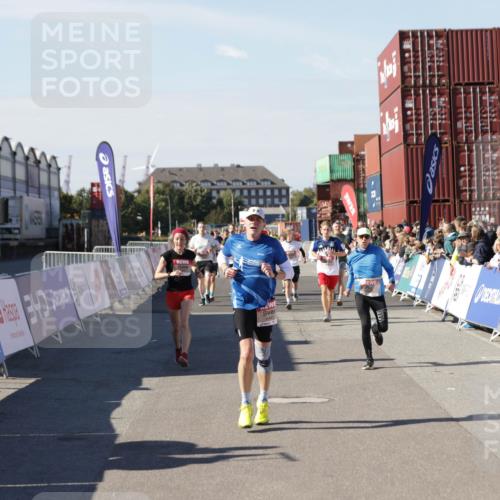 03.10.2025 - Köhlbrandbrückenlauf Jannik Wohlers http://msf.ph/oto/9053442 03.10.2025 13:09:30 Ziel 4129, 4134, 4212, 4298, 4358, 4365, 4681, 5061, 5352, 5803, 5813, 5907, 6379, 6438, 6481, 6661, 6667, 6743 meine-sportfotos.de