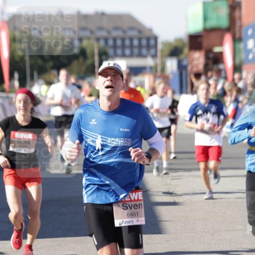 03.10.2025 - Köhlbrandbrückenlauf Jannik Wohlers http://msf.ph/oto/9053453 03.10.2025 13:09:30 Ziel 4129, 4134, 4212, 4298, 4358, 4365, 4681, 5061, 5352, 5803, 5813, 5907, 6379, 6438, 6481, 6661, 6667, 6743 meine-sportfotos.de