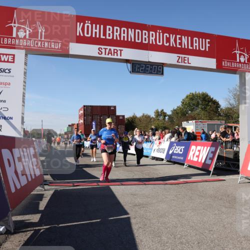 03.10.2025 - Köhlbrandbrückenlauf Lena Gebhardt http://msf.ph/oto/9053463 03.10.2025 13:23:09 Ziel 4339, 4350, 4553, 4904, 4905, 4964, 4987, 5076, 5573, 5712, 5716, 5812, 6070, 6071, 6652 meine-sportfotos.de
