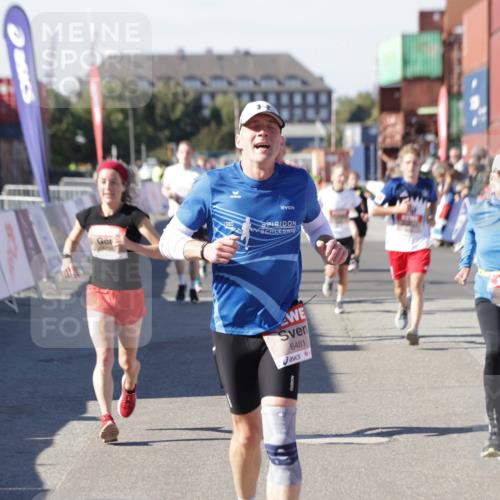 03.10.2025 - Köhlbrandbrückenlauf Jannik Wohlers http://msf.ph/oto/9053468 03.10.2025 13:09:31 Ziel 4129, 4134, 4212, 4298, 4358, 4365, 4614, 5061, 5352, 5803, 5813, 5907, 6379, 6438, 6481, 6661, 6667, 6743 meine-sportfotos.de
