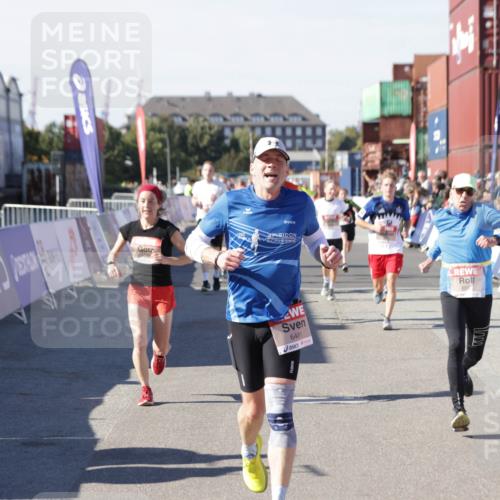 03.10.2025 - Köhlbrandbrückenlauf Jannik Wohlers http://msf.ph/oto/9053471 03.10.2025 13:09:31 Ziel 4129, 4134, 4212, 4298, 4358, 4365, 4614, 5061, 5352, 5803, 5813, 5907, 6379, 6438, 6481, 6661, 6667, 6743 meine-sportfotos.de