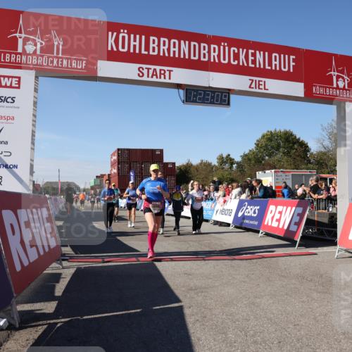 03.10.2025 - Köhlbrandbrückenlauf Lena Gebhardt http://msf.ph/oto/9053473 03.10.2025 13:23:09 Ziel 4339, 4350, 4553, 4904, 4905, 4964, 4987, 5076, 5573, 5712, 5716, 5812, 6070, 6071, 6652 meine-sportfotos.de