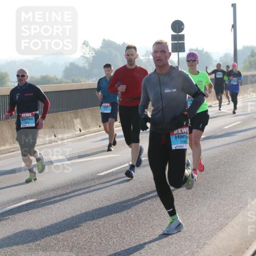 03.10.2025 - Köhlbrandbrückenlauf Lena Gebhardt http://msf.ph/oto/9053476 03.10.2025 09:16:05 Position 1 3354 meine-sportfotos.de