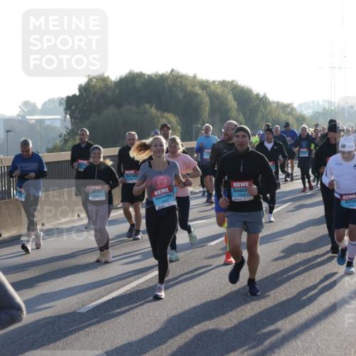 03.10.2025 - Köhlbrandbrückenlauf Jannik Wohlers http://msf.ph/oto/9053477 03.10.2025 09:19:56 Position 3 1771, 1907, 1905 meine-sportfotos.de