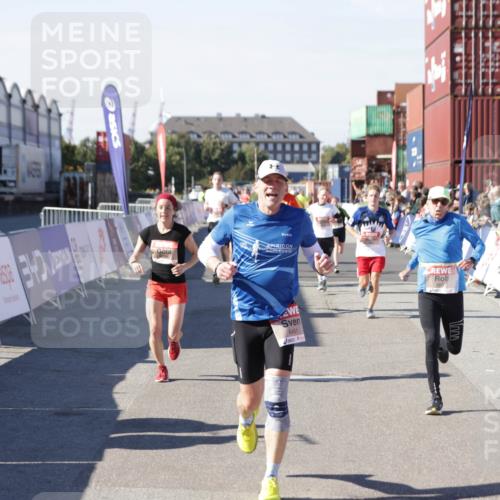 03.10.2025 - Köhlbrandbrückenlauf Jannik Wohlers http://msf.ph/oto/9053481 03.10.2025 13:09:31 Ziel 4129, 4134, 4212, 4298, 4358, 4365, 4614, 5061, 5352, 5803, 5813, 5907, 6379, 6438, 6481, 6661, 6667, 6743 meine-sportfotos.de