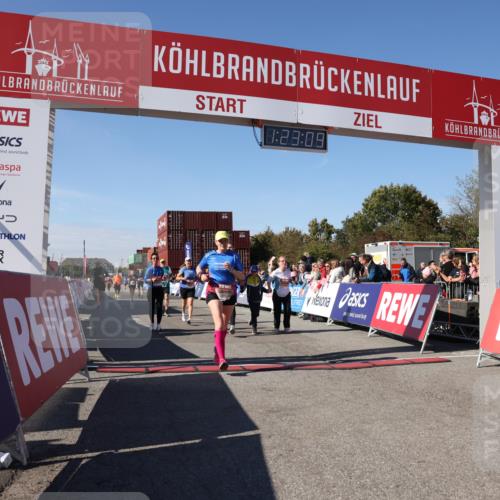 03.10.2025 - Köhlbrandbrückenlauf Lena Gebhardt http://msf.ph/oto/9053483 03.10.2025 13:23:09 Ziel 4339, 4350, 4553, 4904, 4905, 4964, 4987, 5076, 5573, 5712, 5716, 5812, 6070, 6071, 6652 meine-sportfotos.de