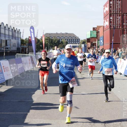 03.10.2025 - Köhlbrandbrückenlauf Jannik Wohlers http://msf.ph/oto/9053486 03.10.2025 13:09:31 Ziel 4129, 4134, 4212, 4298, 4358, 4365, 4614, 5061, 5352, 5803, 5813, 5907, 6379, 6438, 6481, 6661, 6667, 6743 meine-sportfotos.de