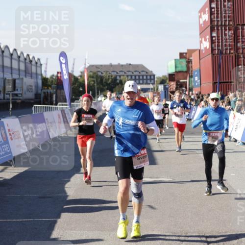 03.10.2025 - Köhlbrandbrückenlauf Jannik Wohlers http://msf.ph/oto/9053496 03.10.2025 13:09:31 Ziel 4129, 4134, 4212, 4298, 4358, 4365, 4614, 5061, 5352, 5803, 5813, 5907, 6379, 6438, 6481, 6661, 6667, 6743 meine-sportfotos.de