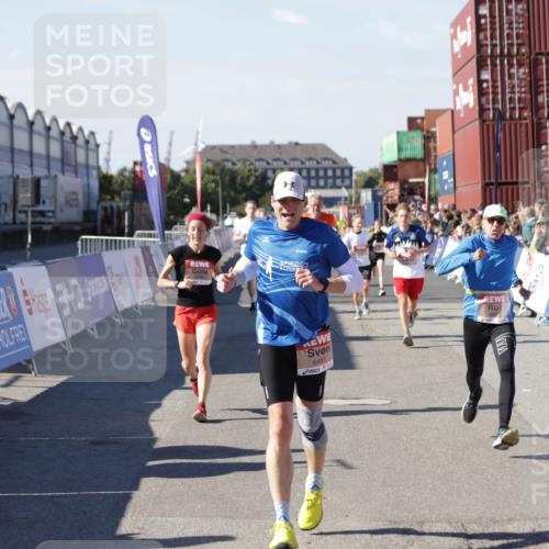 03.10.2025 - Köhlbrandbrückenlauf Jannik Wohlers http://msf.ph/oto/9053500 03.10.2025 13:09:31 Ziel 4129, 4134, 4212, 4298, 4358, 4365, 4614, 5061, 5352, 5803, 5813, 5907, 6379, 6438, 6481, 6661, 6667, 6743 meine-sportfotos.de