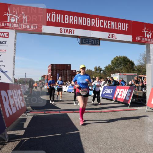 03.10.2025 - Köhlbrandbrückenlauf Lena Gebhardt http://msf.ph/oto/9053501 03.10.2025 13:23:10 Ziel 4339, 4350, 4553, 4904, 4905, 4964, 4987, 5076, 5573, 5712, 5716, 5812, 6070, 6071, 6652 meine-sportfotos.de