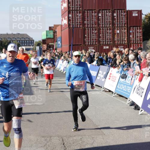 03.10.2025 - Köhlbrandbrückenlauf Jannik Wohlers http://msf.ph/oto/9053508 03.10.2025 13:09:31 Ziel 4129, 4134, 4212, 4298, 4358, 4365, 4614, 5061, 5352, 5803, 5813, 5907, 6379, 6438, 6481, 6661, 6667, 6743 meine-sportfotos.de