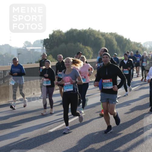 03.10.2025 - Köhlbrandbrückenlauf Jannik Wohlers http://msf.ph/oto/9053509 03.10.2025 09:19:56 Position 3 1771, 1907, 1905 meine-sportfotos.de