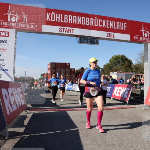 03.10.2025 - Köhlbrandbrückenlauf Lena Gebhardt http://msf.ph/oto/9053510 03.10.2025 13:23:10 Ziel 4339, 4350, 4553, 4904, 4905, 4964, 4987, 5076, 5573, 5712, 5716, 5812, 6070, 6071, 6652 meine-sportfotos.de